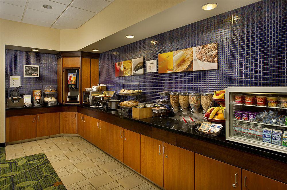 Fairfield Inn And Suites Cleveland Ristorante foto